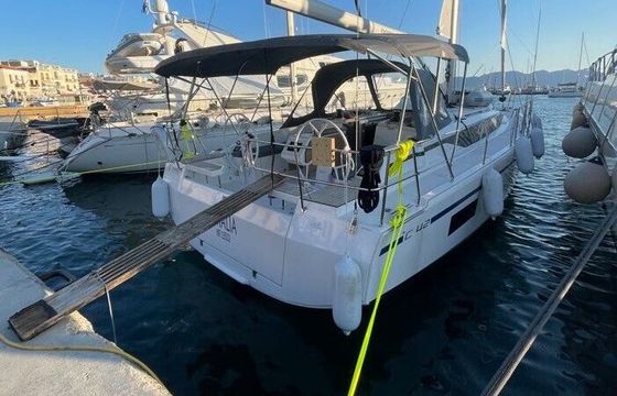 Sailboat Bavaria C42 12m