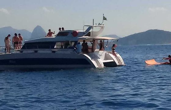 Motorboat Blujoi Power Cat 40 Angra 400hp