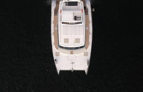 Motorboat Blujoi Power Cat 40 Angra 400hp
