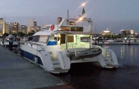 Motorboat Blujoi Power Cat 40 Angra 400hp