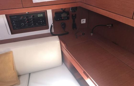 Sailboat BENETEAU OCEANIS 45 13.85m