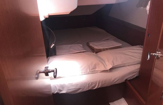 Sailboat BENETEAU OCEANIS 45 13.85m
