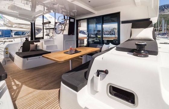 Catamaran Lagoon 42 12.8m