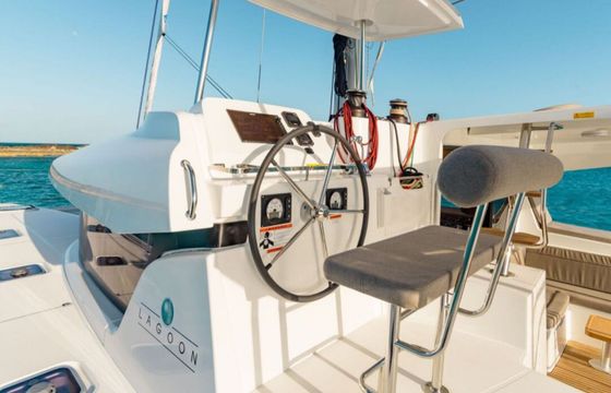 Catamaran Lagoon 42 12.8m