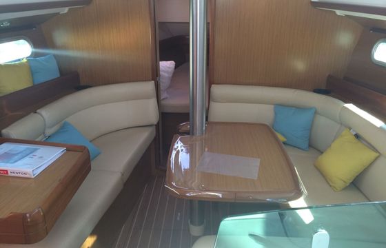 Sailboat Jeanneau Sun Odyssey 36i Performance 10.69m