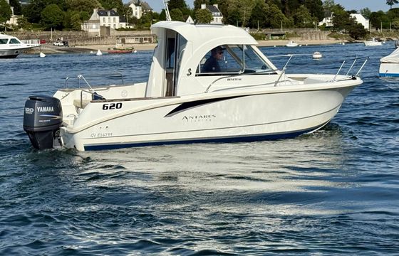 Motorboat Beneteau Antarés 620 100hp