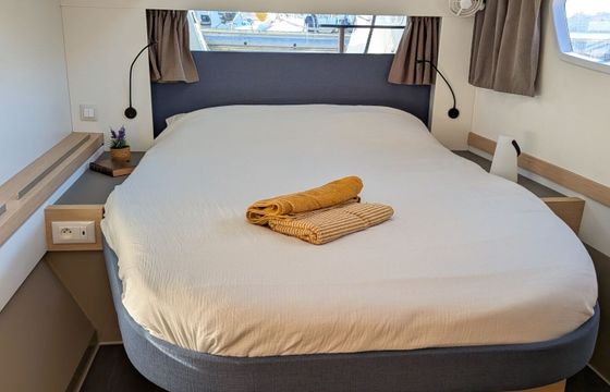 Catamaran Fountaine Pajot Astréa 42 12.58m