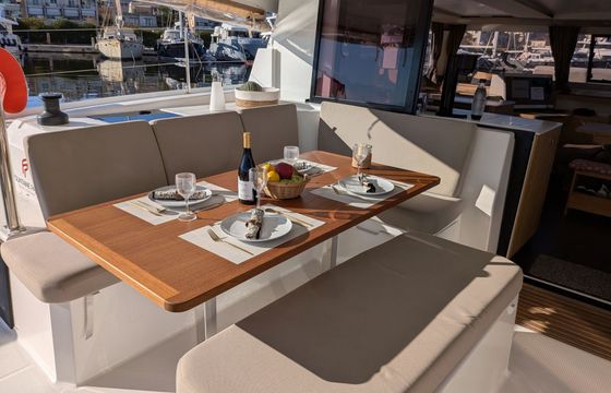 Catamaran Fountaine Pajot Astréa 42 12.58m