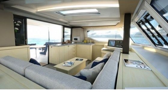 Catamaran FOUNTAINE PAJOT LUCIA 40 11.9m