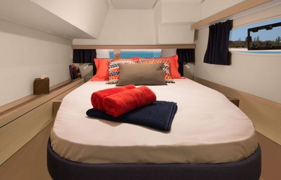 Catamaran FOUNTAINE PAJOT LUCIA 40 11.9m