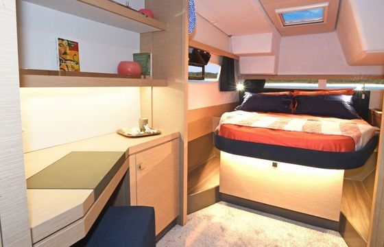 Catamaran FOUNTAINE PAJOT LUCIA 40 11.9m