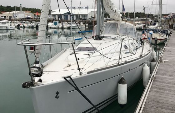 Sailboat Beneteau First 31.7 9.8m