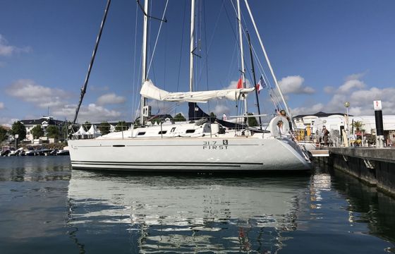 Sailboat Beneteau First 31.7 9.8m