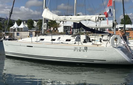 Sailboat Beneteau First 31.7 9.8m