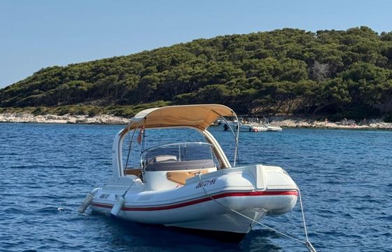 Motorboat AQUAMAX AQUAMAX B23 F 200hp
