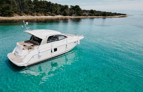 Motor yacht Jeanneau Prestige 390 S 640hp