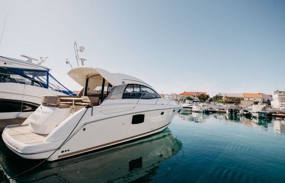 Motor yacht Jeanneau Prestige 390 S 640hp