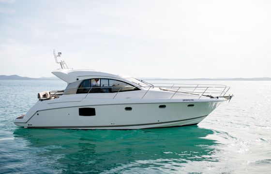 Motor yacht Jeanneau Prestige 390 S 640hp