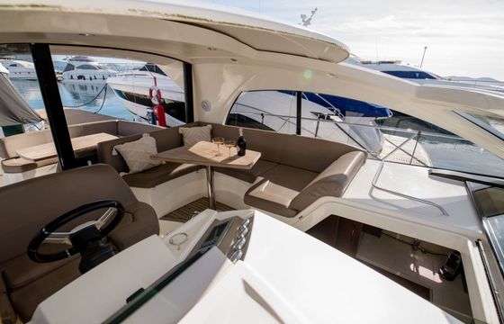 Motor yacht Jeanneau Prestige 390 S 640hp