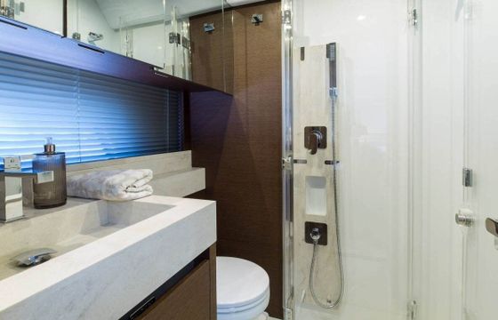 Motor yacht Jeanneau Prestige 520 Fly 880hp