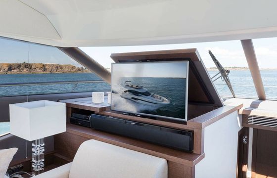 Motor yacht Jeanneau Prestige 520 Fly 880hp