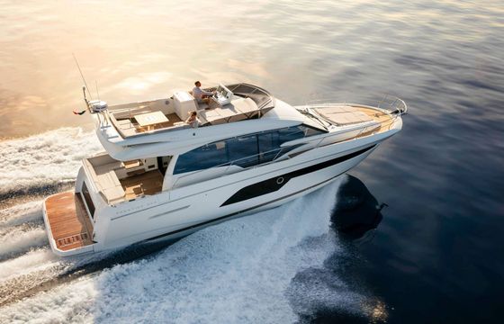 Motor yacht Jeanneau Prestige 520 Fly 880hp