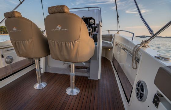 Motorboat Atlantic Marine 750 with 350hp Atlantic 350hp