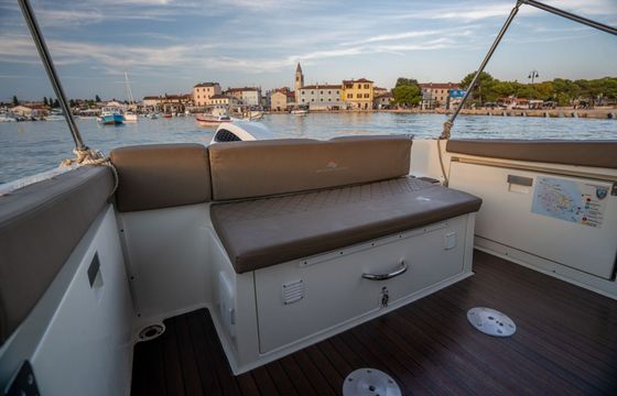 Motorboat Atlantic Marine 750 with 350hp Atlantic 350hp