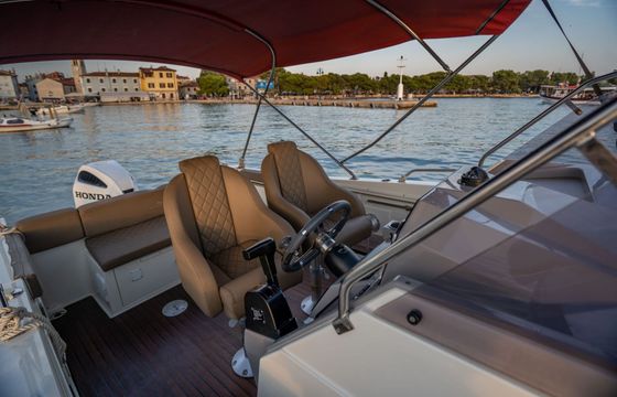 Motorboat Atlantic Marine 750 with 350hp Atlantic 350hp