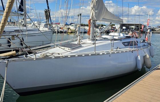 Sailboat Bénéteau First 30 9.35m