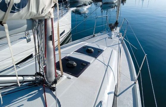Sailboat 4 OCEANIS 30.1 -AM (2D/1C/0P) 9m