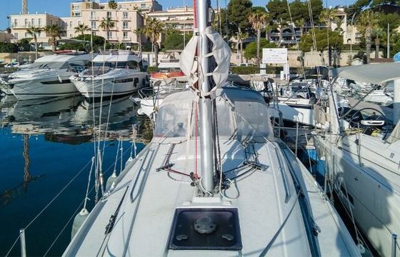 Sailboat 4 OCEANIS 30.1 -AM (2D/1C/0P) 9m