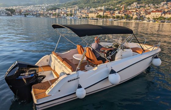 Motorboat QUICKSILVER 675 Open 200hp