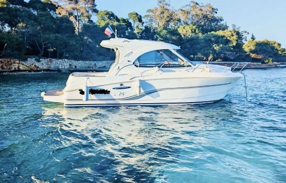 Motorboat Beneteau Antares 8 200hp