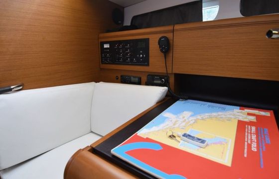 Sailboat JEANNEAU SUN ODYSSEY 419 12.76m