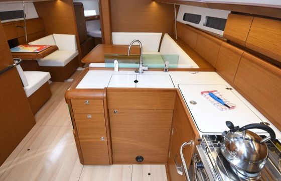 Sailboat JEANNEAU SUN ODYSSEY 419 12.76m