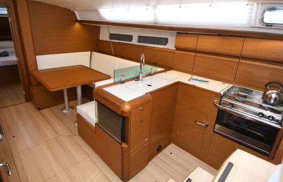 Sailboat JEANNEAU SUN ODYSSEY 419 12.76m