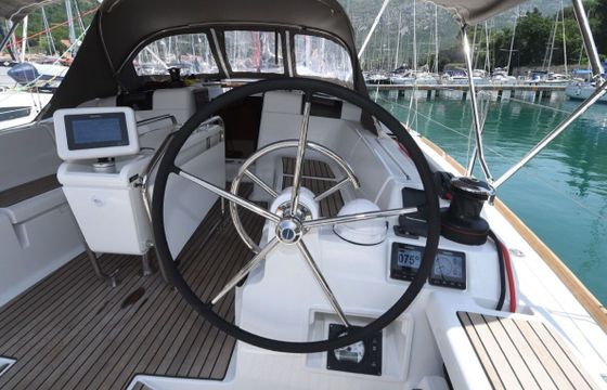 Sailboat JEANNEAU SUN ODYSSEY 419 12.76m