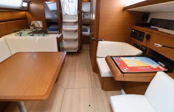 Sailboat JEANNEAU SUN ODYSSEY 419 12.76m