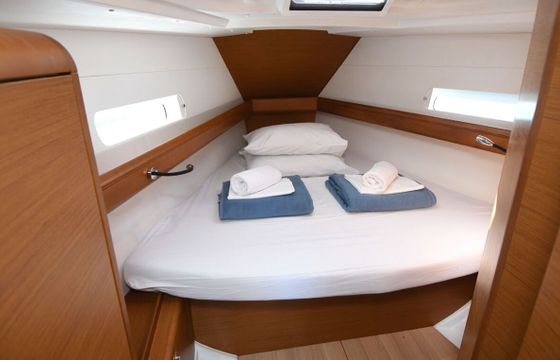Sailboat JEANNEAU SUN ODYSSEY 419 12.76m
