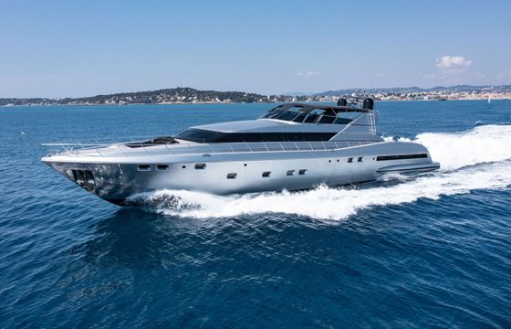 Motor yacht Mangusta 105ft