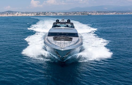Motor yacht Mangusta 105ft