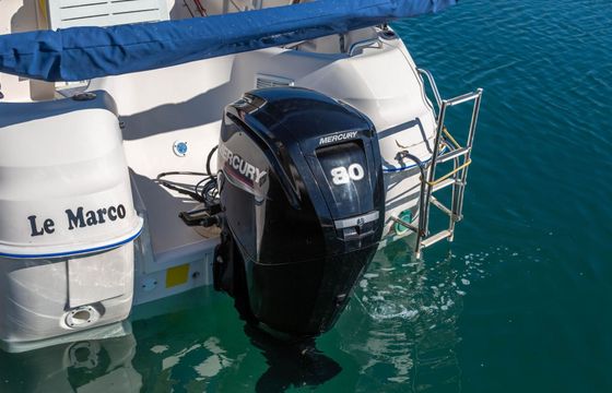 Motorboat QUICKSILVER 5.8 pilothouse 80hp