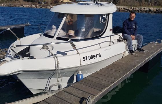 Motorboat QUICKSILVER 5.8 pilothouse 80hp