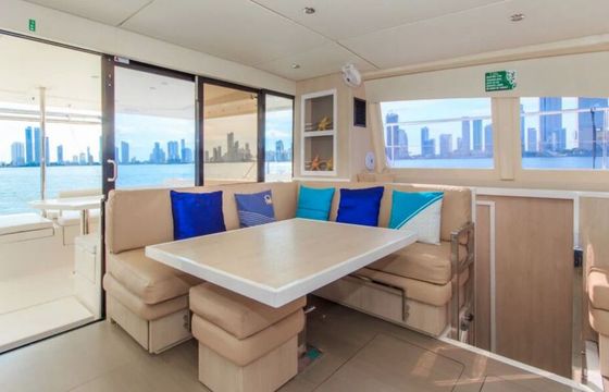 Catamaran Leopard 43 13.1m