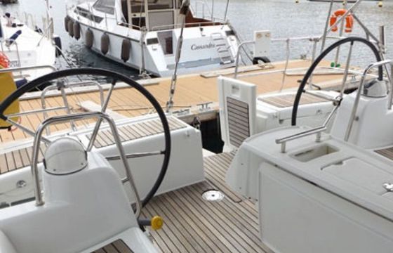 Sailboat BENETEAU OCEANIS 50 15.24m