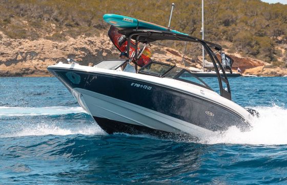 Motorboat Sea Ray 210 SPX OB 200hp
