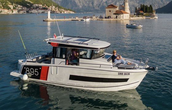 Motorboat Jeanneau Merry fisher 895 350hp