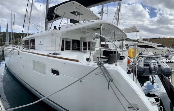 Catamaran Lagoon-Bénéteau Lagoon 450 F - 4 + 2 cab. 13m