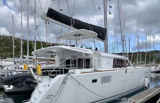 Catamaran Lagoon-Bénéteau Lagoon 450 F - 4 + 2 cab. 13m